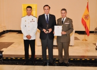 Jos Carlos Gmez Villamandos junto a autoridades en la entrega del premio