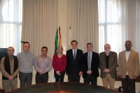 El jurado del premio con el rector, Jose Carlos Gmez, y la vicerrectora de investigacin, Carmen Pueyo ( en el centro)