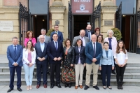 Foto de familia de autoridades y ponentes 