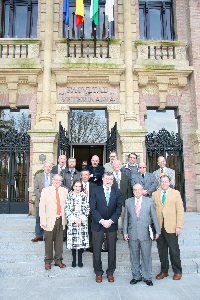 Miembros de la Real Academia de Crdoba visitan el Rectorado