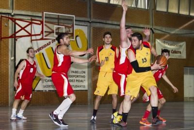 Imagen de archivo de un encuentro de la UCO de baloncesto masculino en los CAU