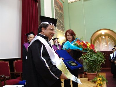 Eugenio Dominguez investido doctor honoris causa por la Universidad de Cluj Napoca (Rumania)