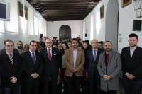 Foto de familia antes del inicio del acto