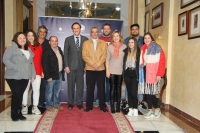 El rector, Jos Carlos Gmez Villamandos, en el centro, junto a la vicerrectora de Polticas Inclusivas y Vida Universitaria, Rosario Mrida, el presidente de la Asociacin Unin y Esperanza de Las Palmeras, Luis Manuel Maya Pardal, e integrantes de la directiva de la Asociacin