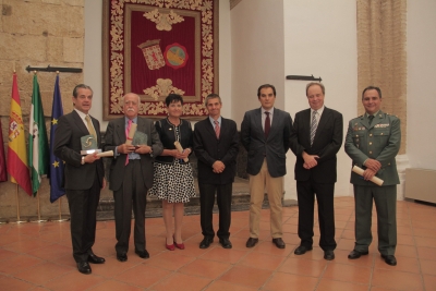 Premiados y autoridades tras el acto de entrega